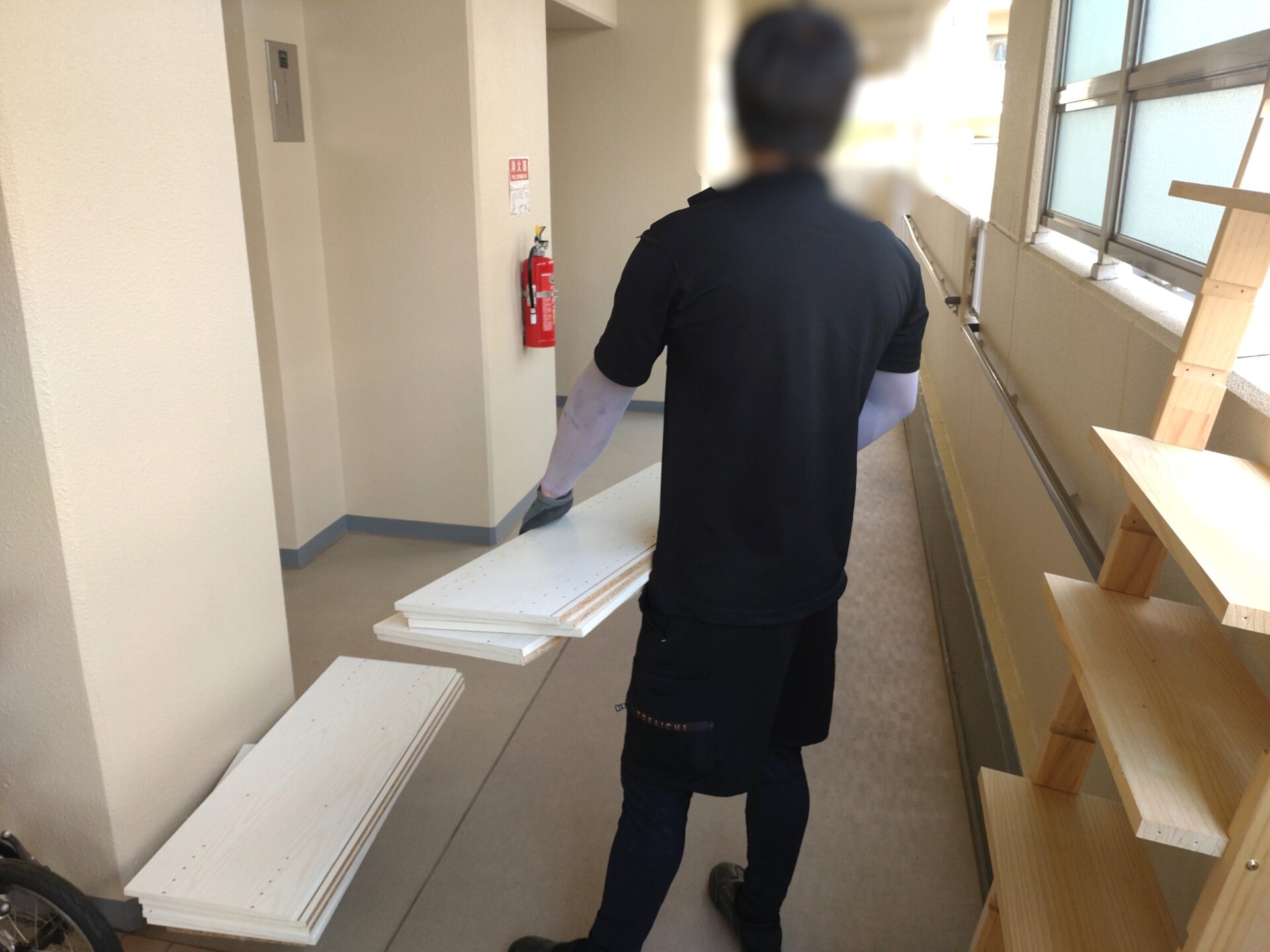 「マットレスやラック、ベットフレームなどを迅速に回収しました」作業写真